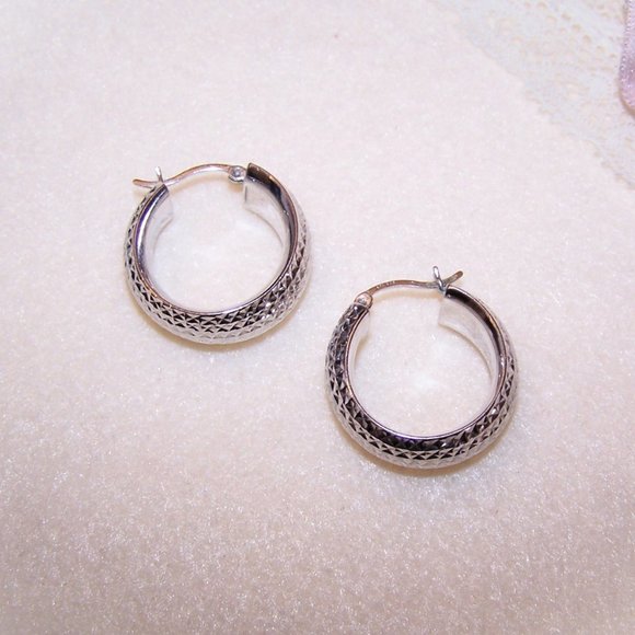 Sterling Silver Textured 1" Hoop Earrings - Made in Thailand - Picture 4 of 7